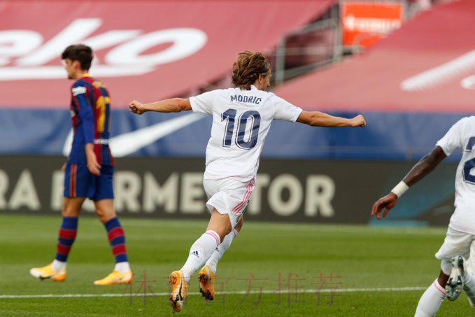 皇马的魔幻11秒:35岁艺术家闲庭信步+超炫外脚背 皇马的魔幻11秒:35岁艺术家闲庭信步+超炫外脚背